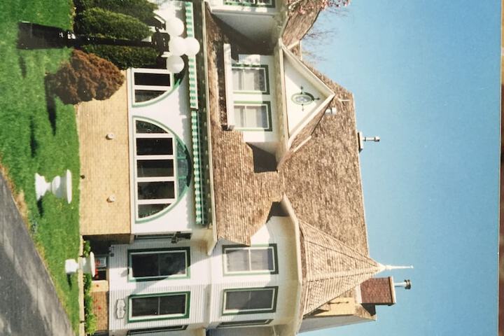 Chestnut Charm Bed & Breakfast