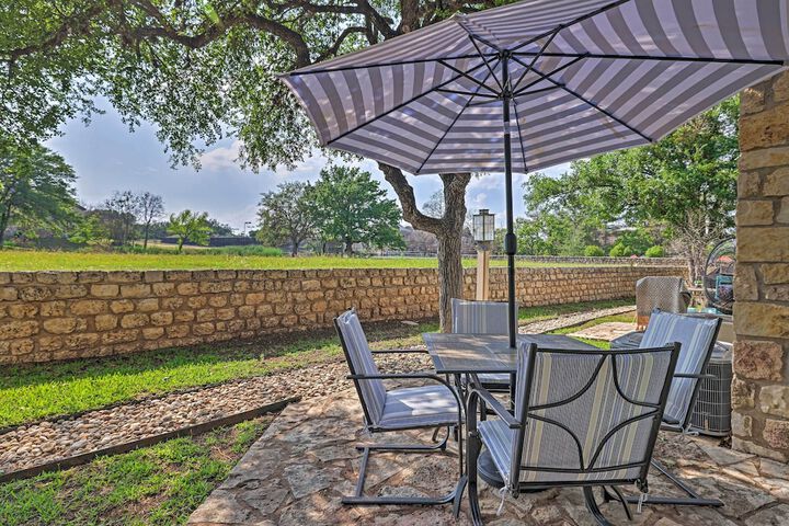 Modern Townhome w / Patio Next Door to Resort