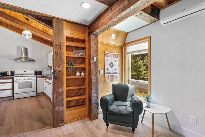 Basecamp Lodge