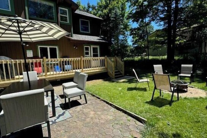 The Wooden Nest by Avantstay Deck Big Yard w / Hammocks & Fire Pit