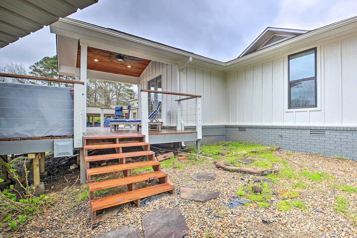 Boat Dock & Kayaks: Waterfront Hot Springs Home!