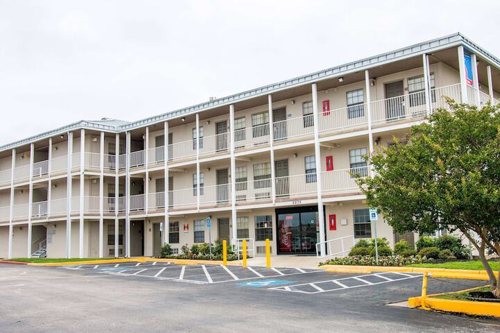 Hotel 2 of 34