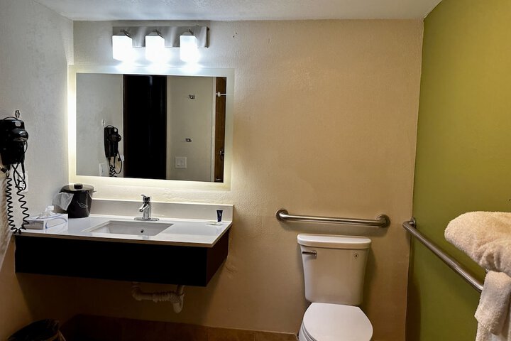 Room 8 of 16