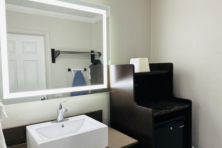 Room 9 of 20