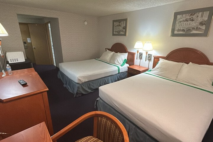 Tacoma Port Inn Fife I-5