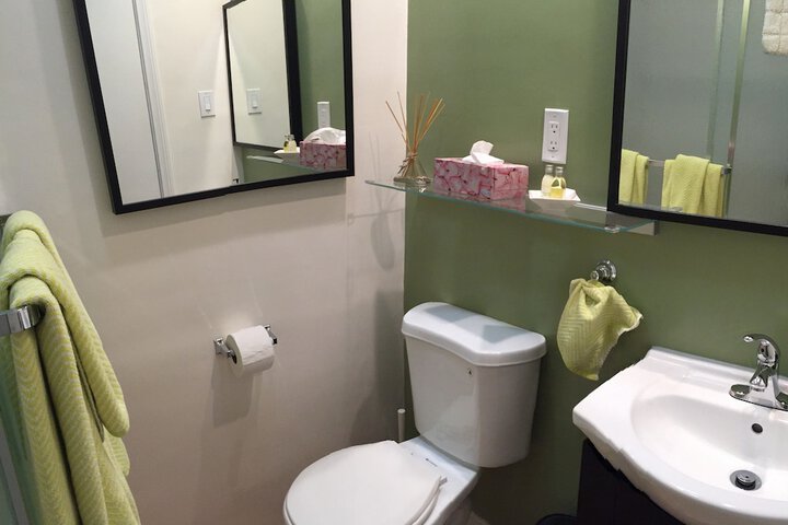 Room 33 of 104