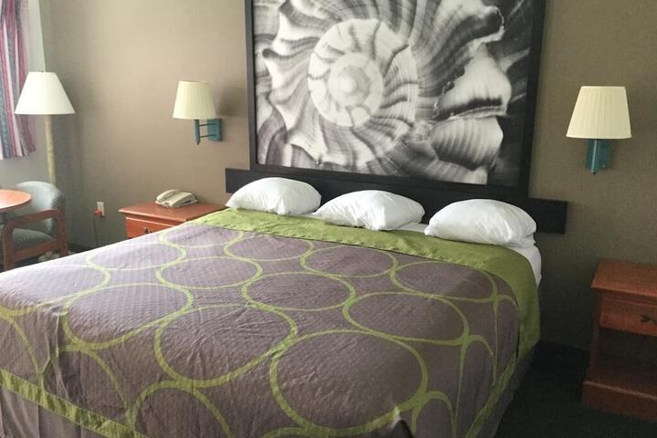 Room 8 of 19
