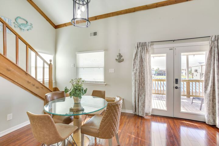 Bayou Bliss: Barataria Waterfront Getaway w / Dock!