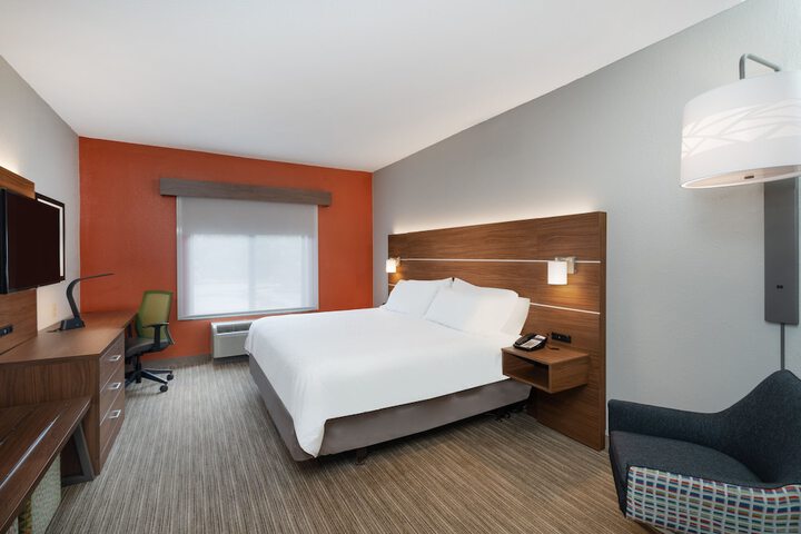 Room 25 of 40
