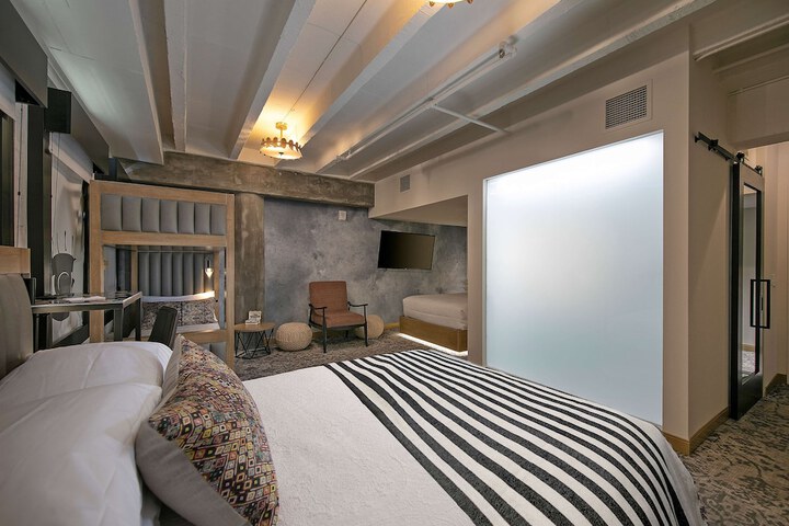 Room 21 of 49