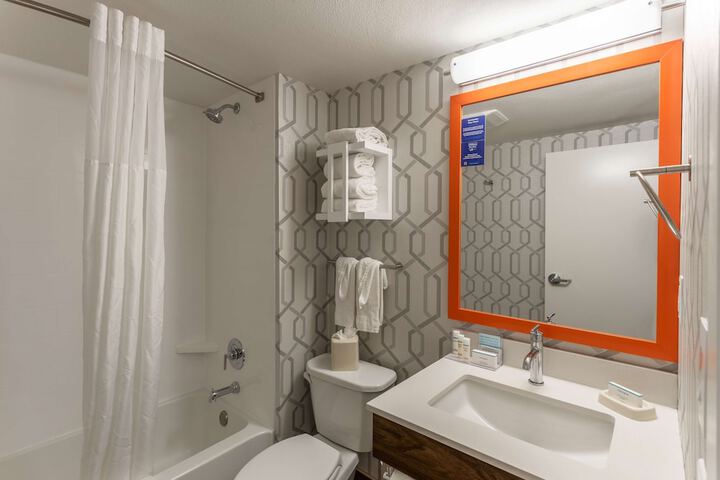 Room 8 of 25