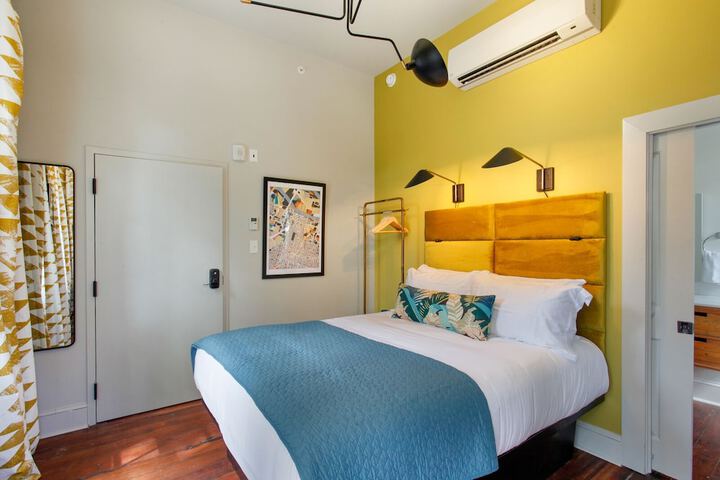Room 136 of 164
