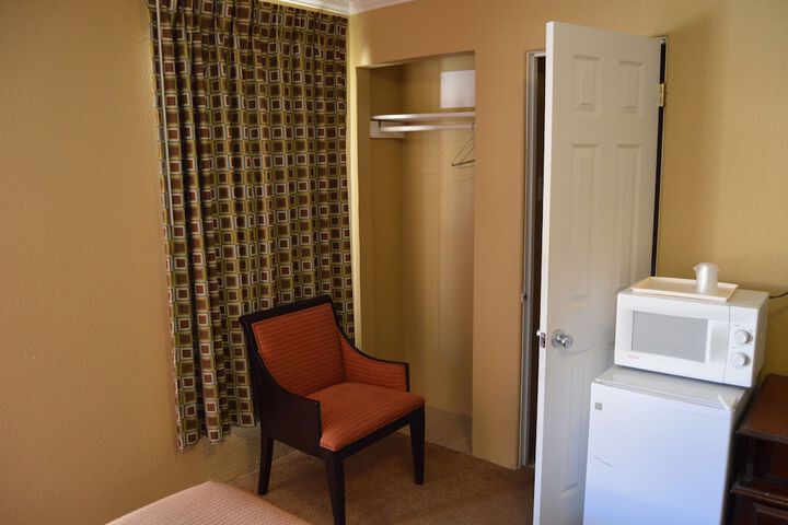 Room 9 of 27
