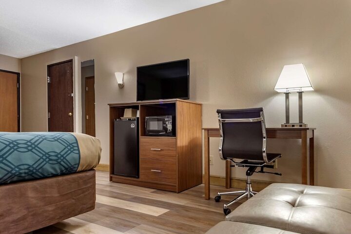 Room 13 of 32
