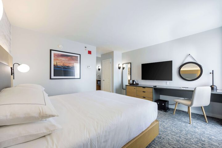DoubleTree by Hilton New York JFK Airport