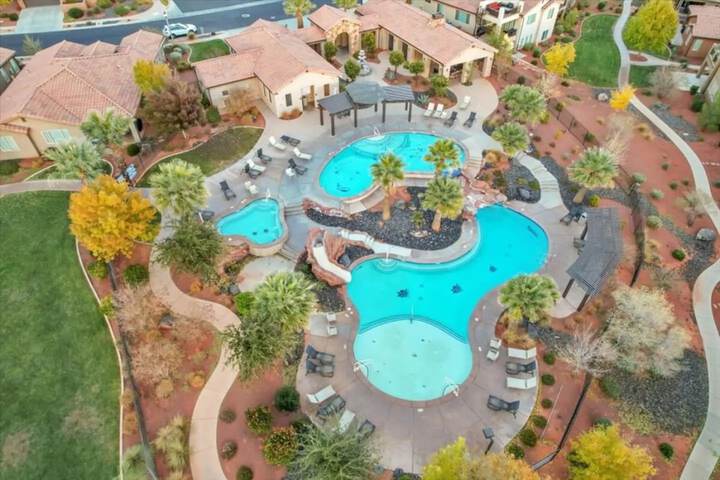 Entire Home Paradise Pools 2 King Suites