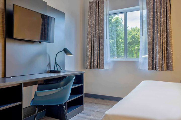 Room 9 of 26