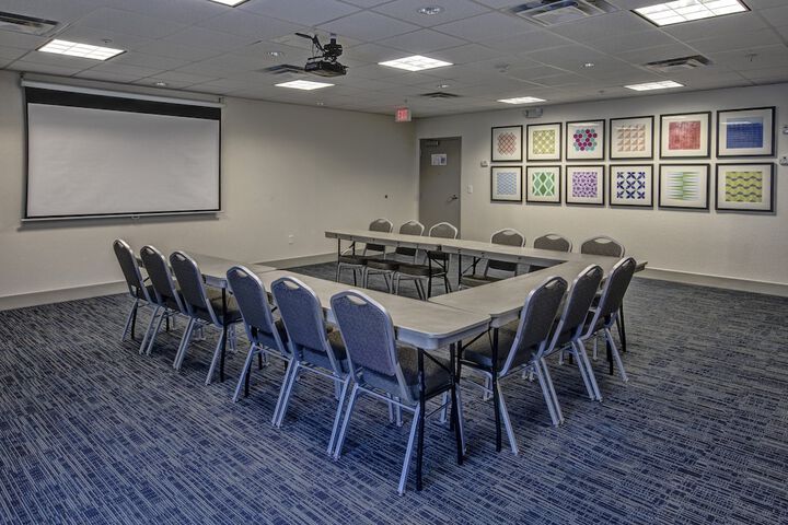 Holiday Inn Express & Suites Smyrna by IHG