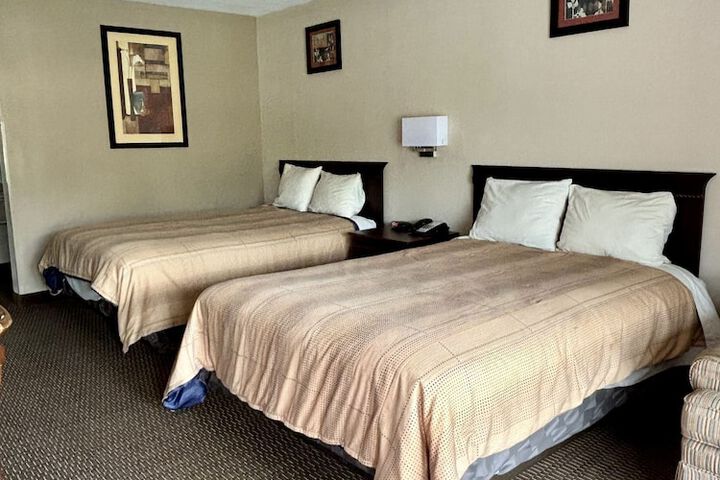 Room 6 of 16