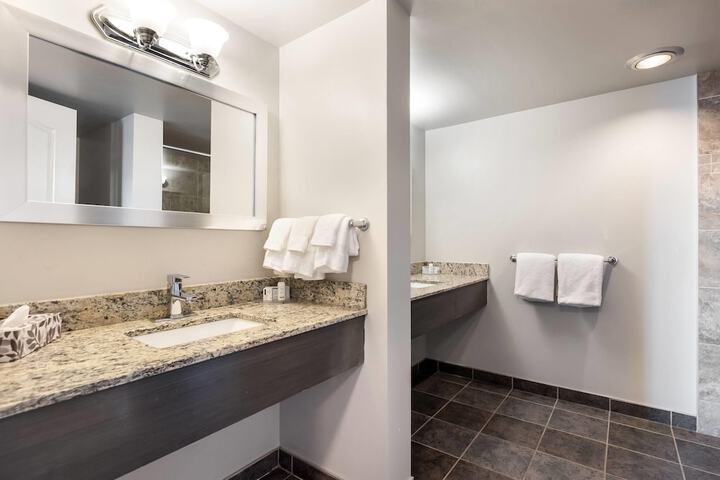 Days Inn by Wyndham Airdrie