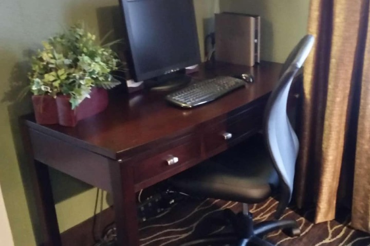 Business Center 33 of 35