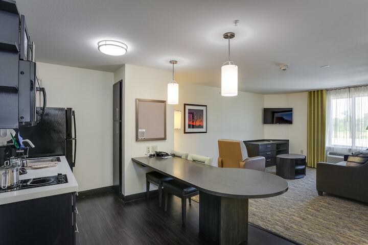 Candlewood Suites College Station at University by IHG