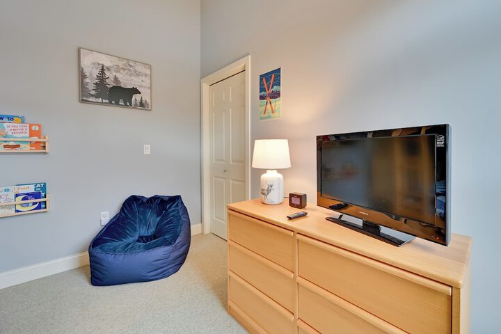 Bright Condo w / Community Perks: Near Ski Quechee!