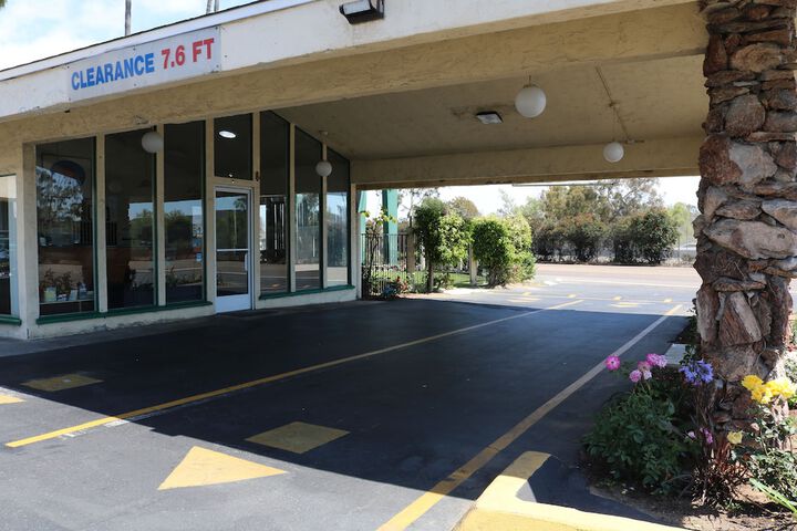 Valli Hi Motel