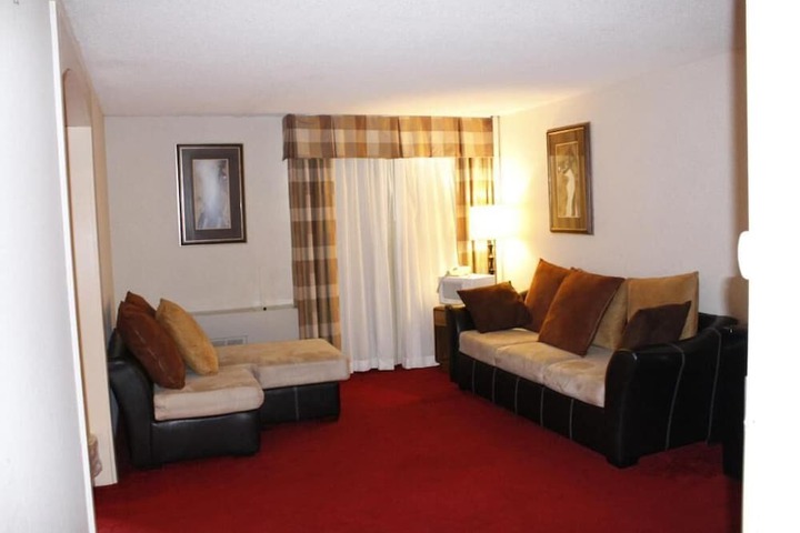 Room 10 of 14