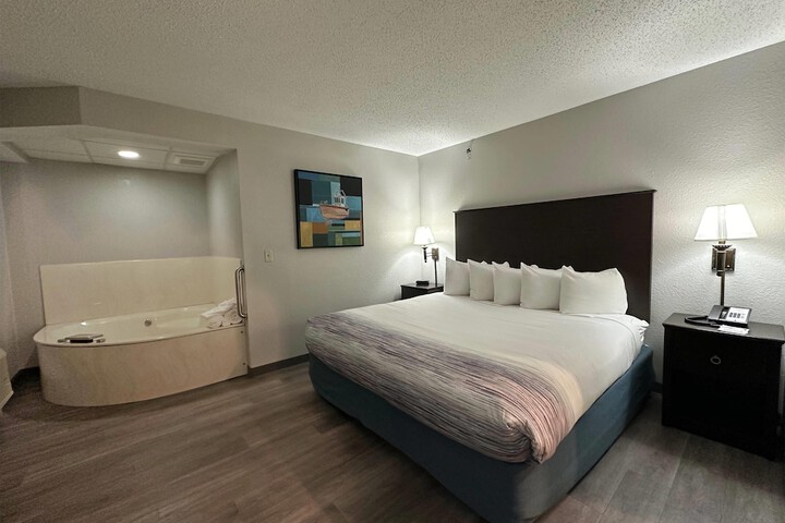 AmericInn by Wyndham Menominee
