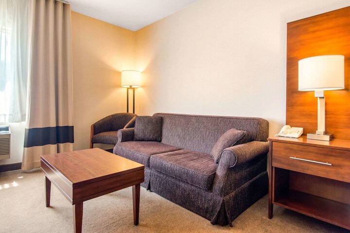Room 8 of 40