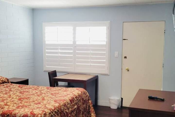 Room 10 of 12