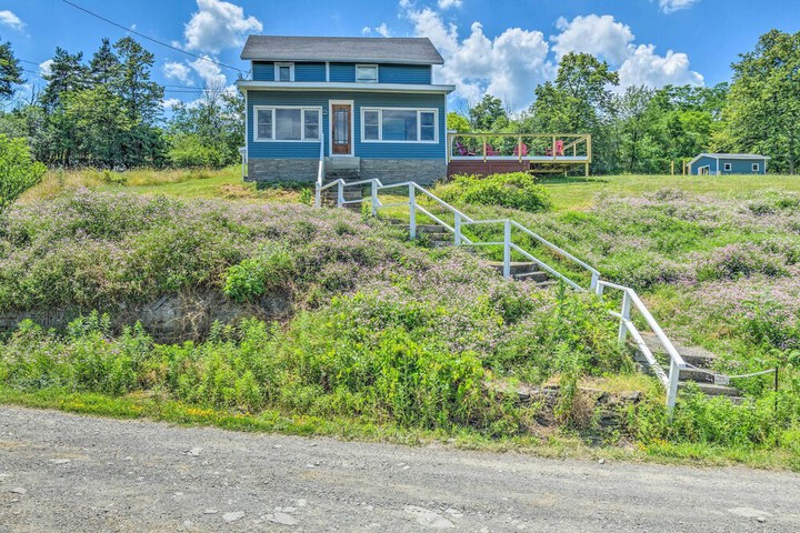 Watkins Glen Lakeview Cottage w / Waterfall!