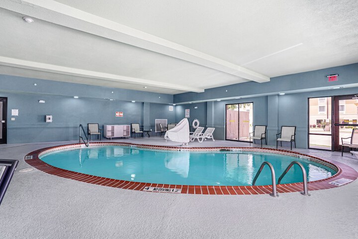 Holiday Inn Express Suites Van Buren-Ft Smith Area by IHG