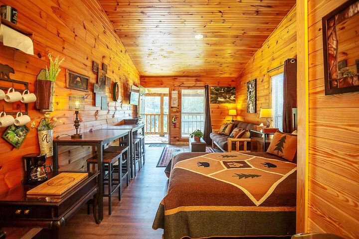 Bigfoot Lodge Room One