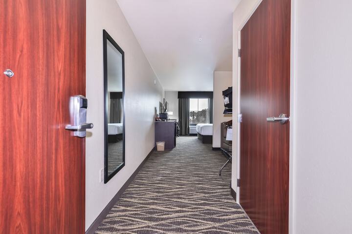 Cobblestone Hotel & Suites - Waukesha / West Milwaukee