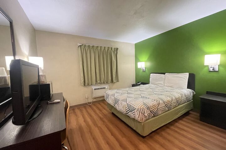 Room 13 of 34
