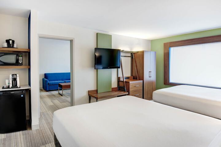 Room 16 of 50