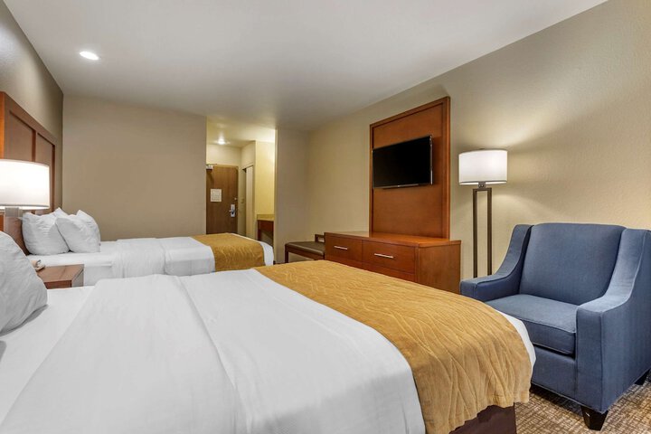 Room 32 of 48