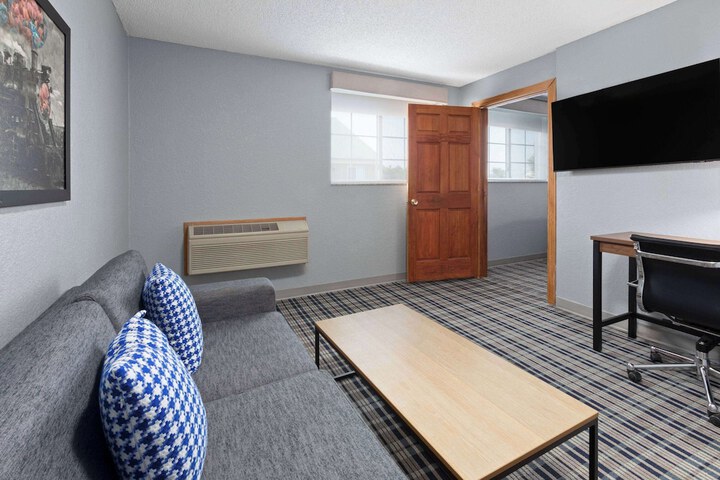 AmericInn by Wyndham Grinnell