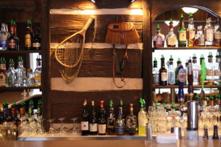 Edgewater Inn & Riverside Grill