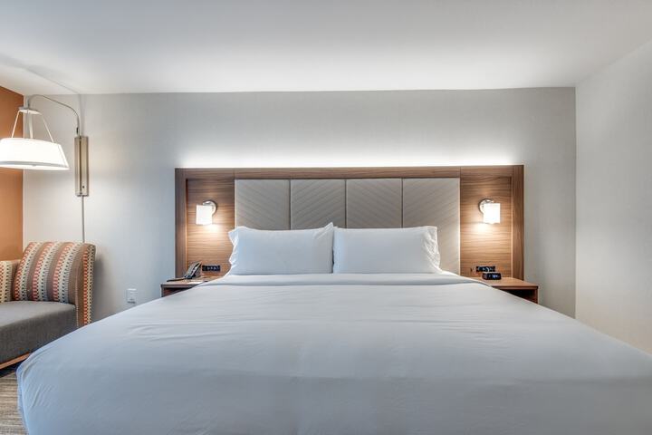 Room 28 of 52