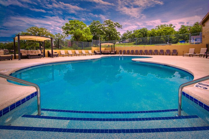 Natura Vue Resort & Boathouse