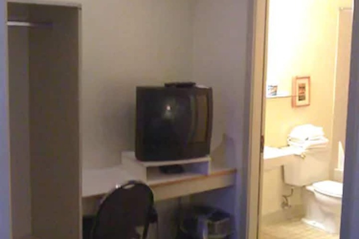 Room 25 of 34
