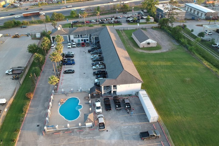 Sunrise Inn & Suites