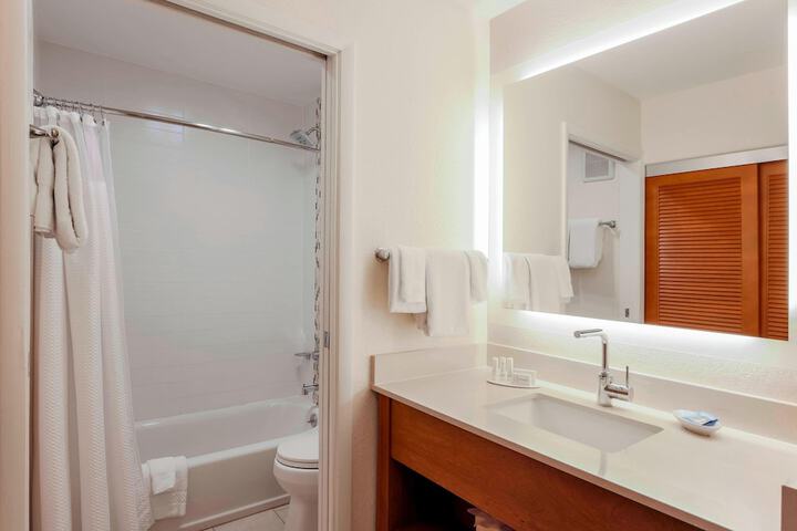 Courtyard by Marriott San Diego Del Mar / Solana Beach