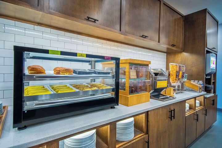 Breakfast/Coffee Service 26 of 34