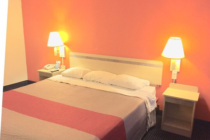 Room 6 of 22