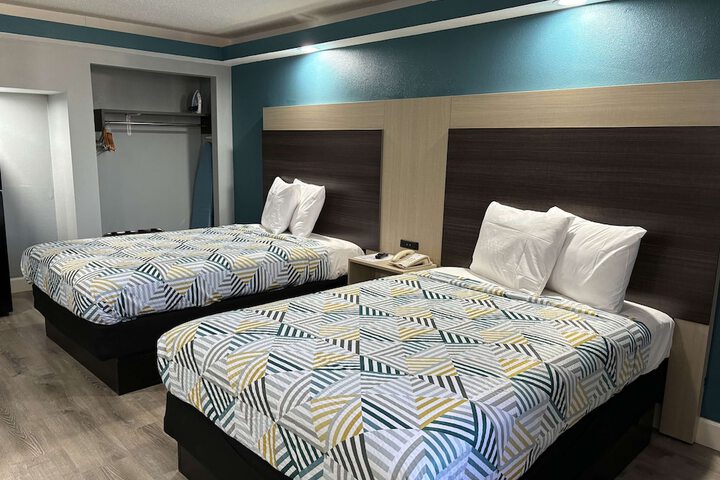Room 10 of 32