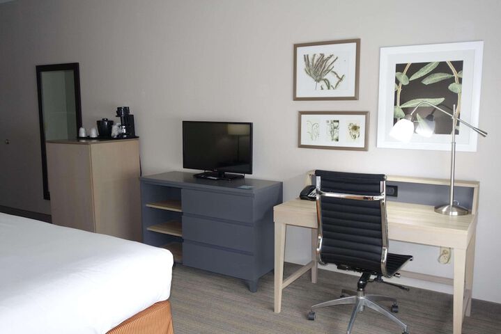 Room 8 of 20